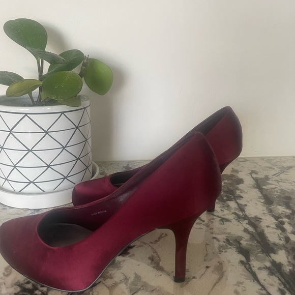 Le Château burgundy high heels - Picture 8 of 9